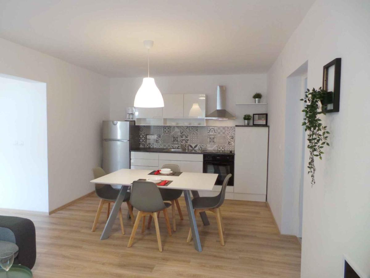 Apartments In Njivice/Insel Krk 34038 외부 사진