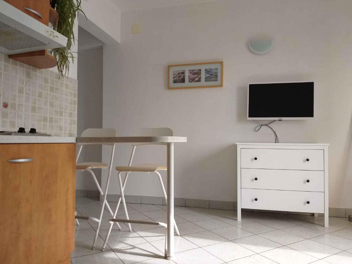 Apartments In Njivice/Insel Krk 34038 외부 사진