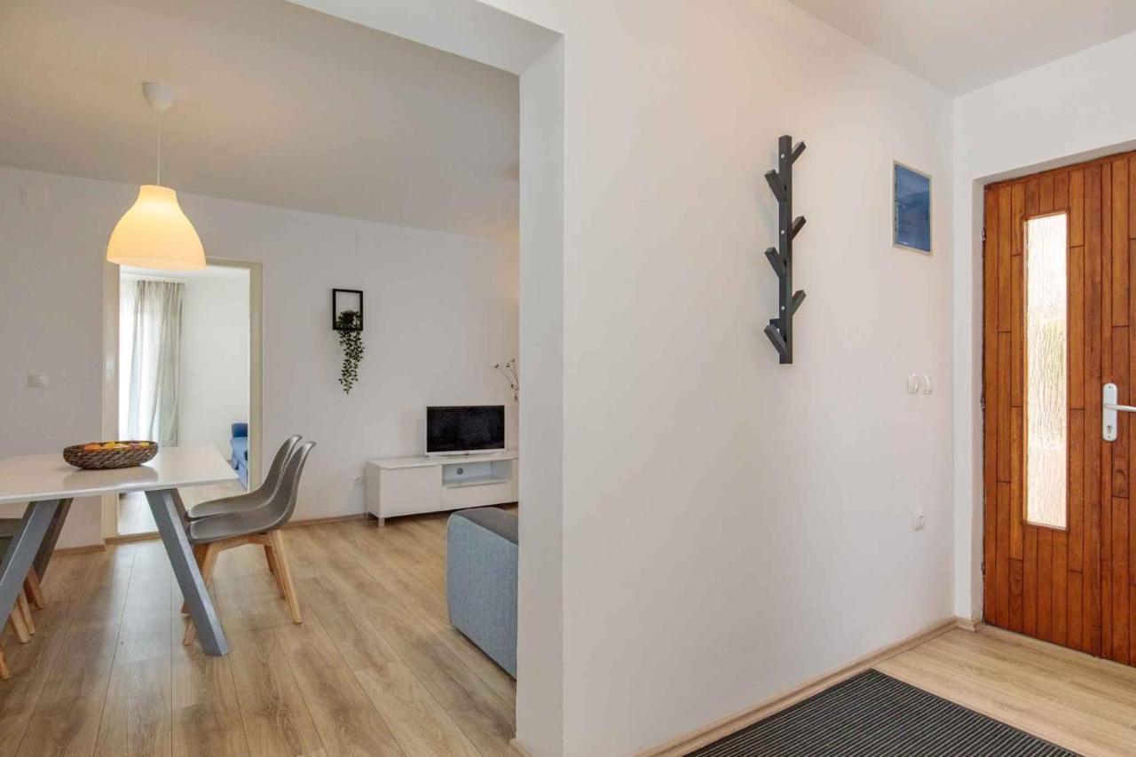 Apartments In Njivice/Insel Krk 34038 외부 사진
