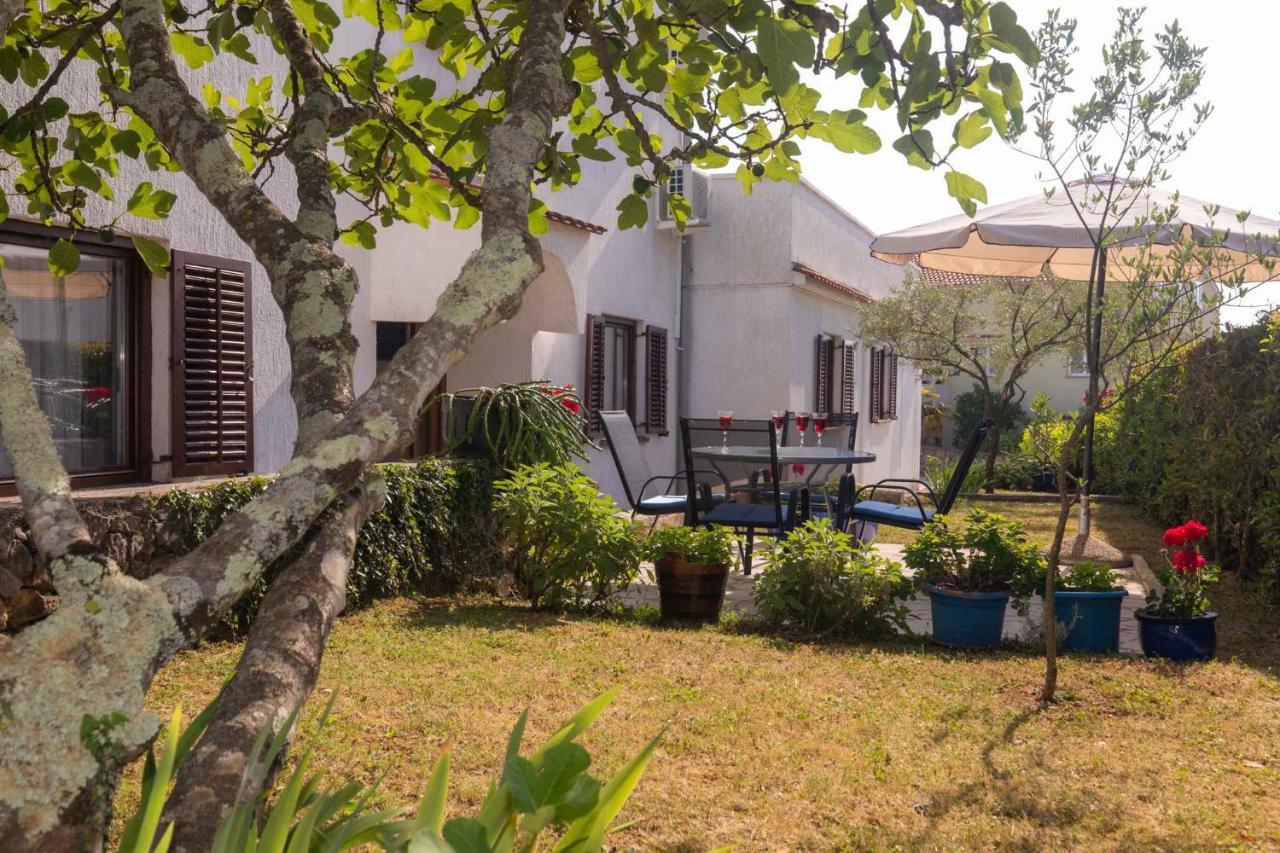 Apartments In Njivice/Insel Krk 34038 외부 사진
