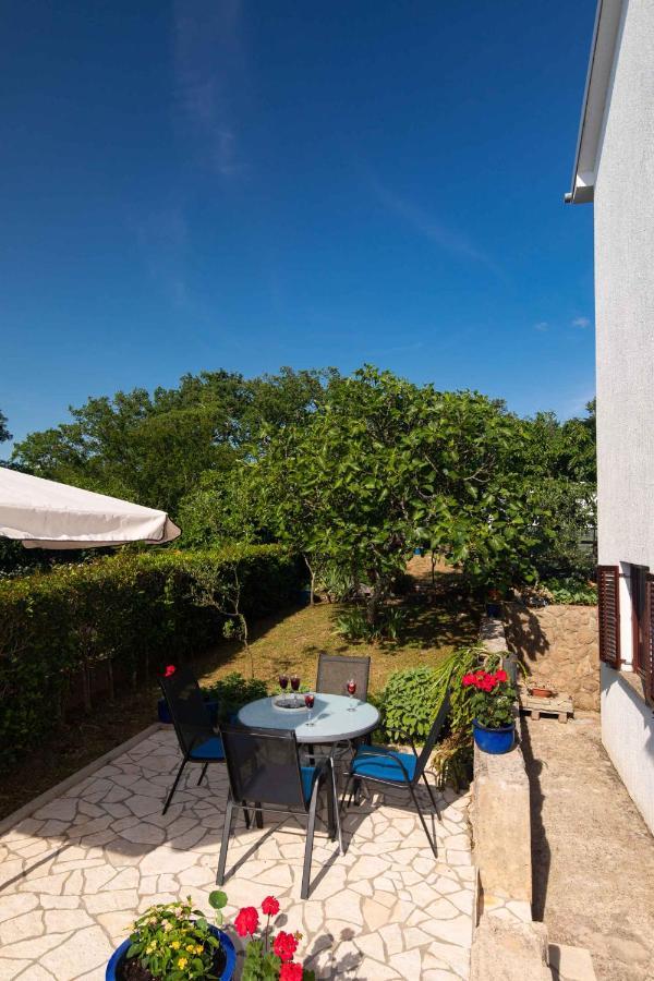 Apartments In Njivice/Insel Krk 34038 외부 사진