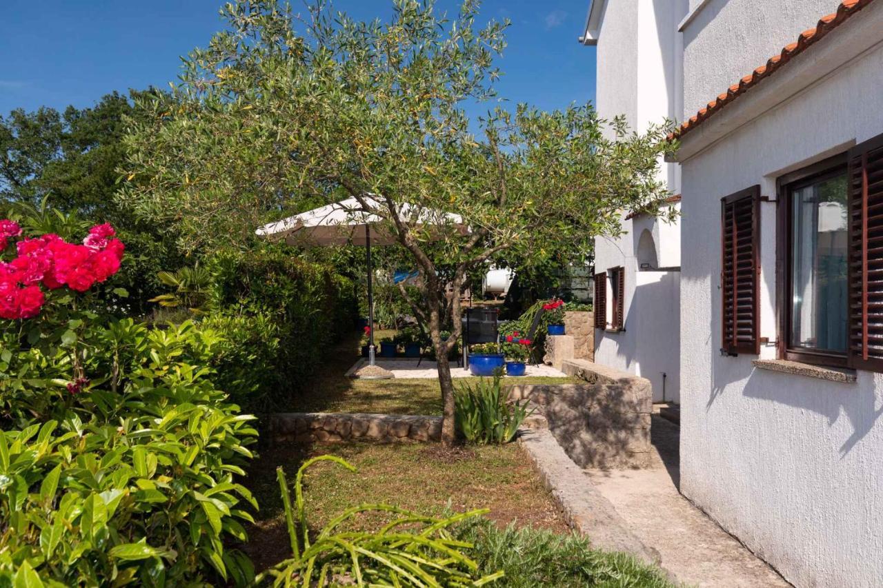 Apartments In Njivice/Insel Krk 34038 외부 사진