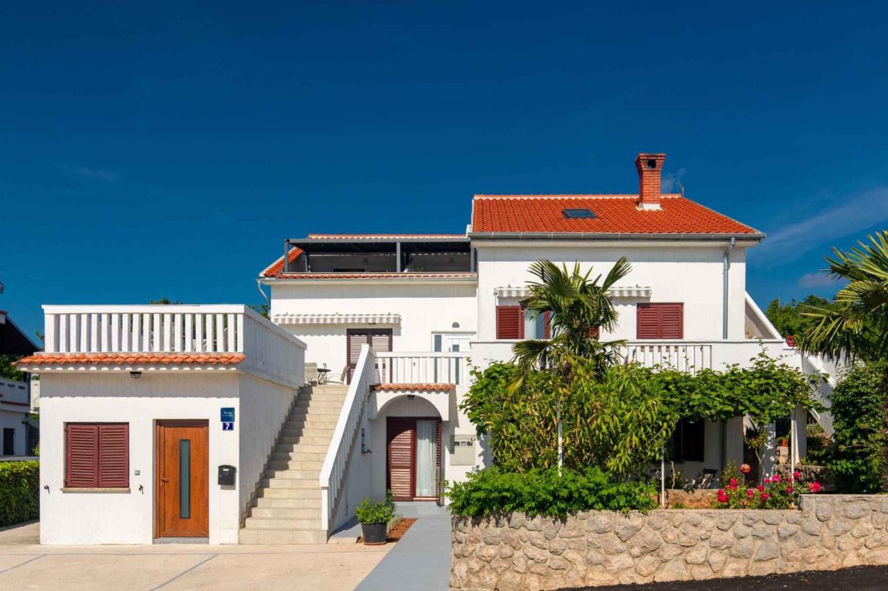Apartments In Njivice/Insel Krk 34038 외부 사진